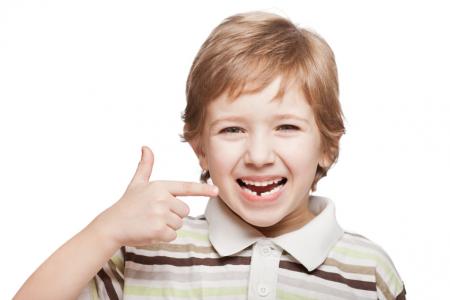 Рисунок - мальчик с больными зубами